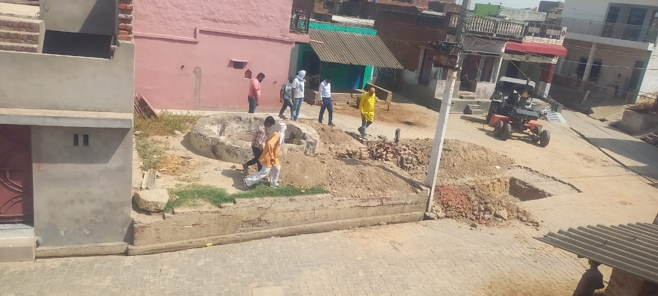 Parsara Defunct Dug Well